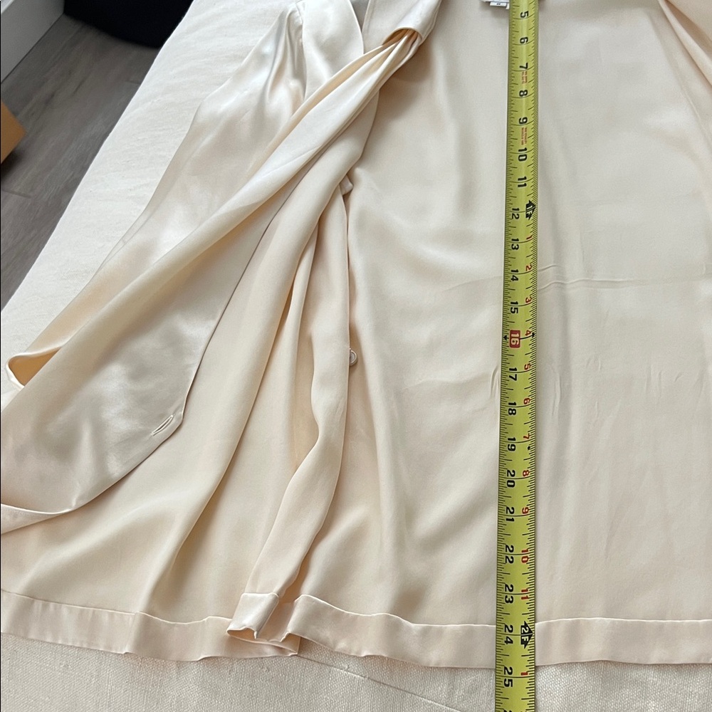 VINTAGE 70s Incinoo Cream Silk Satin Wrap Blouse L/S Retro Pointy Collar - Picture 12 of 16
